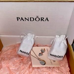 Brand new never even worn Pandora Me Snake Chain bracelet.